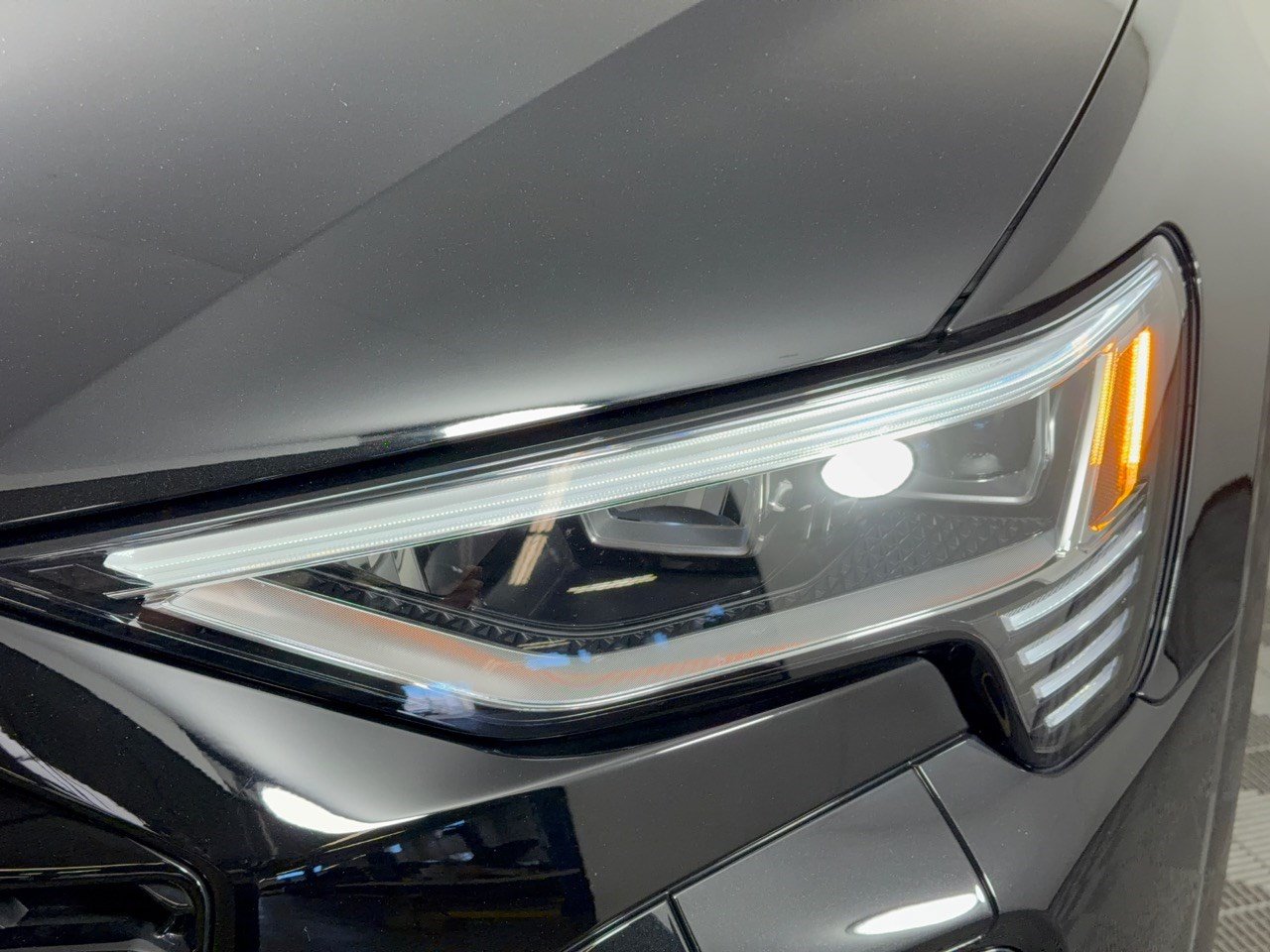 Used 2024 Audi Q8 e-tron Premium AWD/4WD image 12