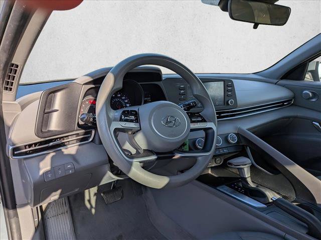 Used 2021 Hyundai Elantra SE image 9