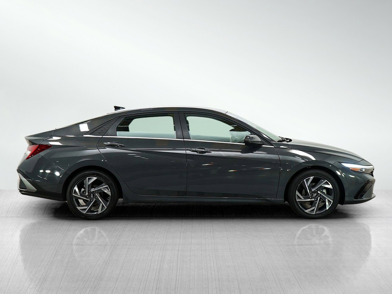 Used 2025 Hyundai Elantra SEL FWD image 6