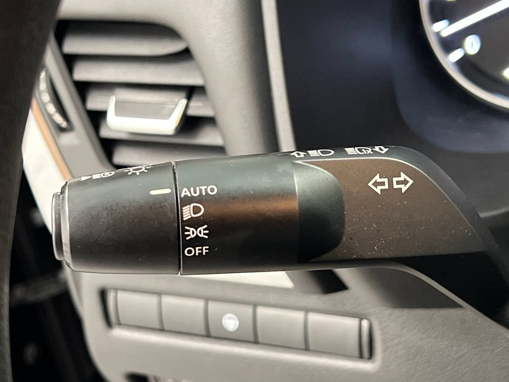 Used 2024 Nissan Rogue SV AWD/4WD image 46