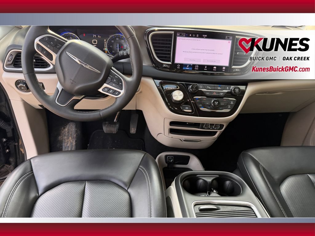 Used 2023 Chrysler Pacifica Touring-L FWD image 23