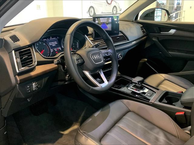 Used 2023 Audi Q5 2.0T Premium w/ Convenience Package AWD/4WD image 4