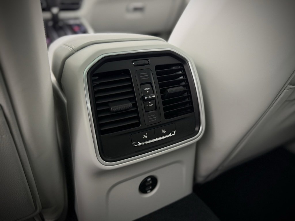 New 2026 Porsche Macan image 30