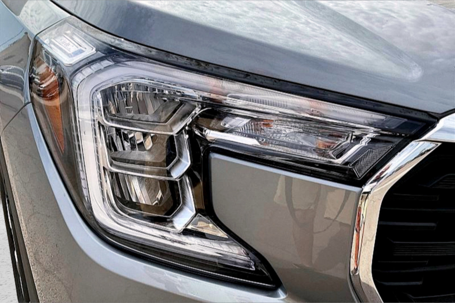 Used 2025 GMC Terrain Elevation image 27