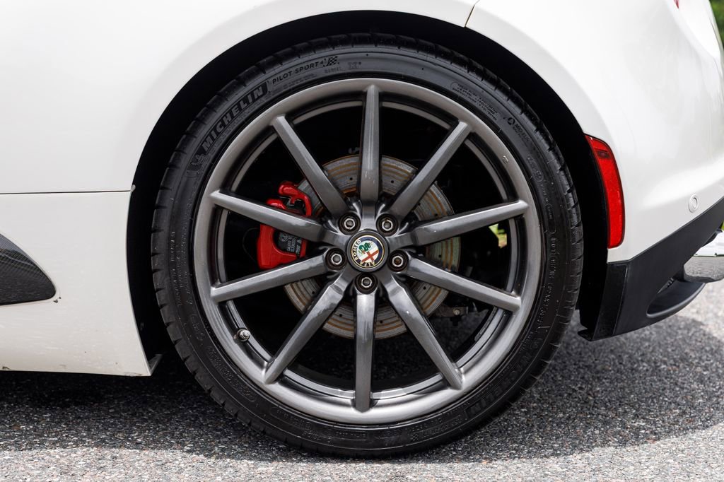 Used 2016 Alfa Romeo 4C Spider w/ Convenience Group - Spider RWD image 30