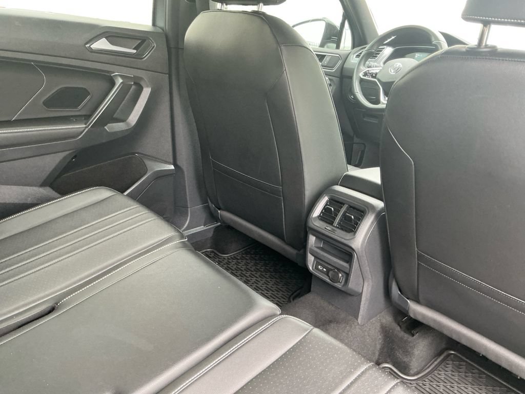 Used 2023 Volkswagen Tiguan SE R-Line AWD/4WD image 20