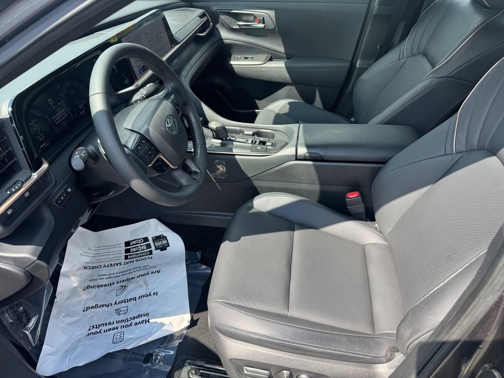 Used 2023 Toyota Crown Platinum AWD/4WD image 9