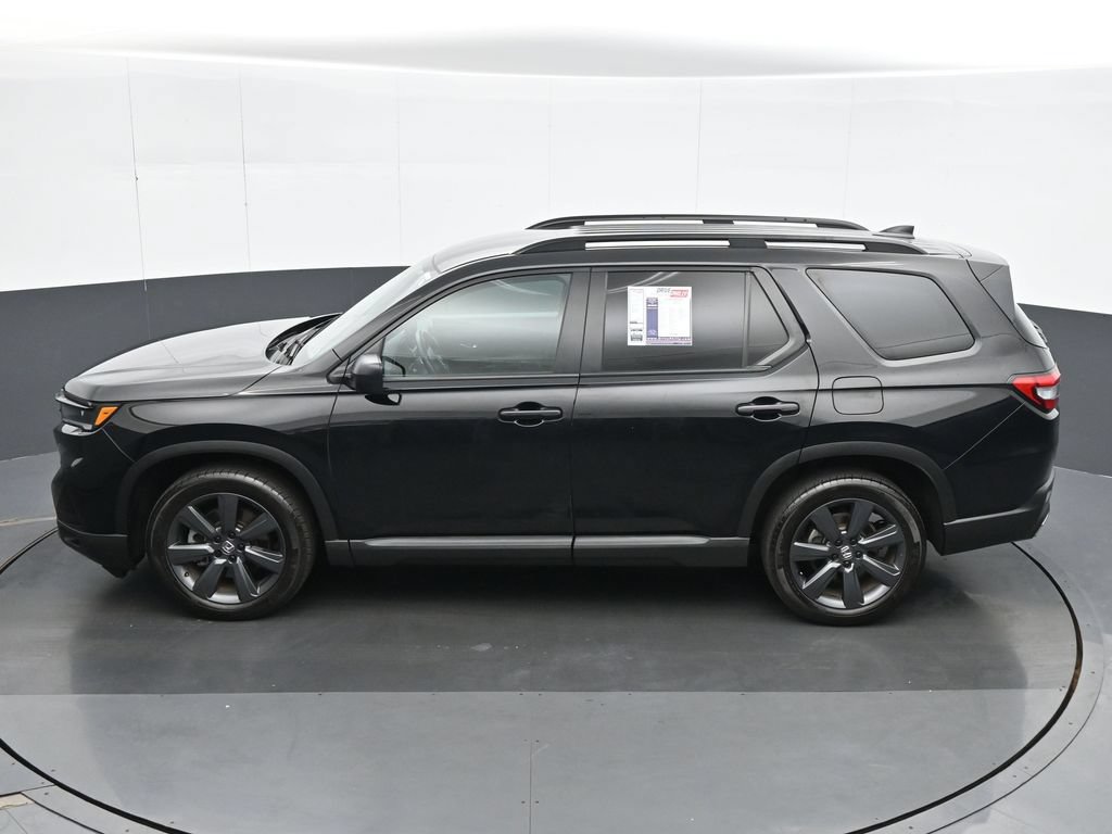 Used 2025 Honda Pilot Sport image 19