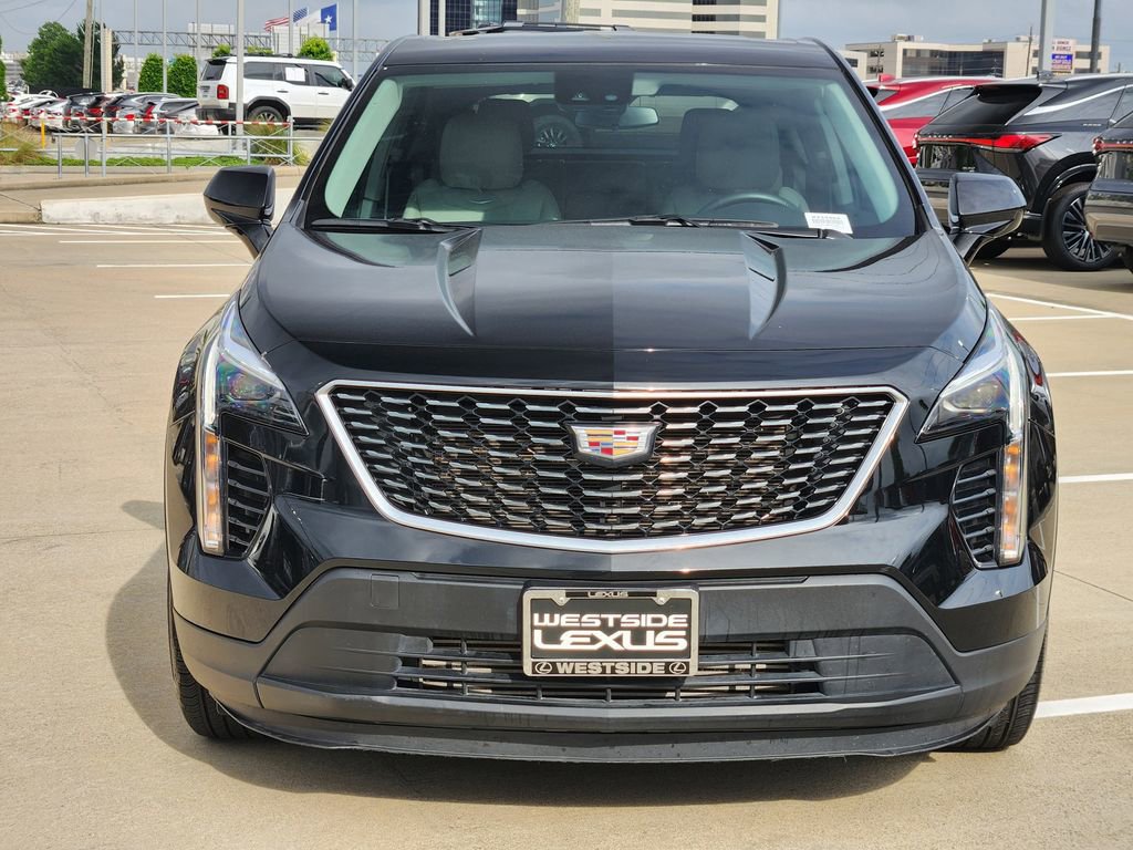 Used 2021 Cadillac XT4 Luxury w/ Cold Weather Package FWD image 2