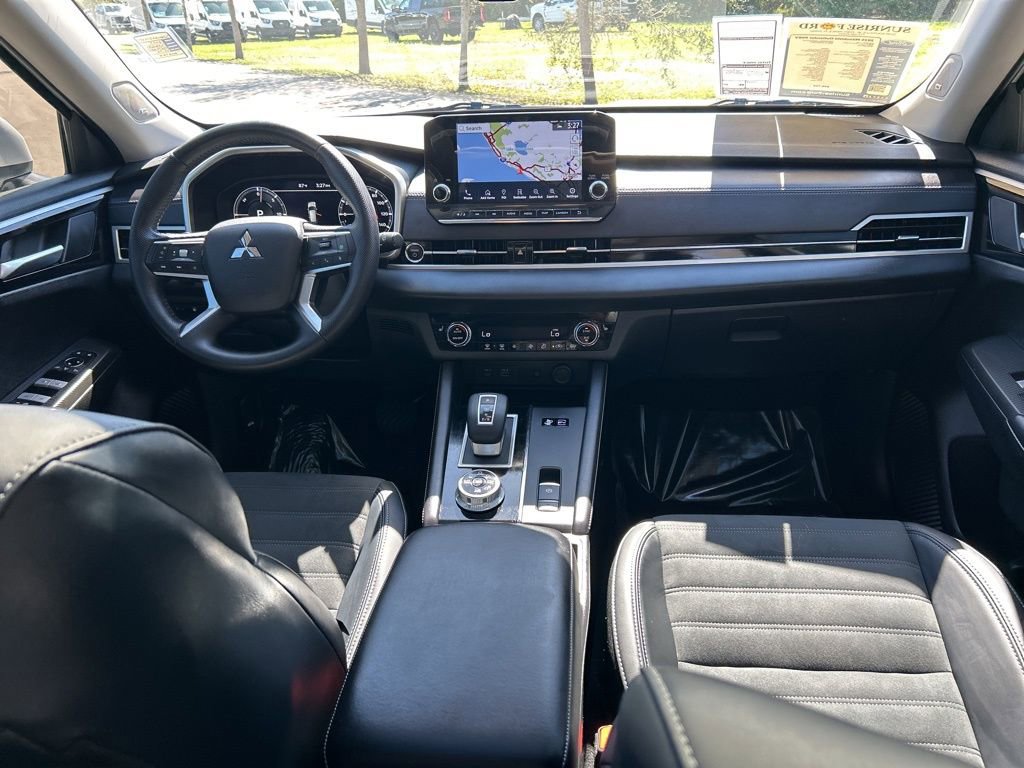 Used 2025 Mitsubishi Outlander 4WD Plug-In Hybrid image 10