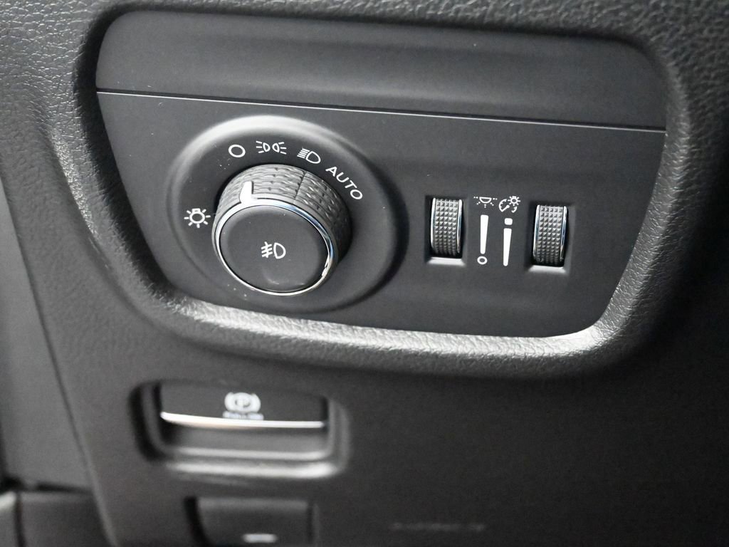 New 2025 Jeep Grand Cherokee Limited w/ Trailer Tow Package image 37