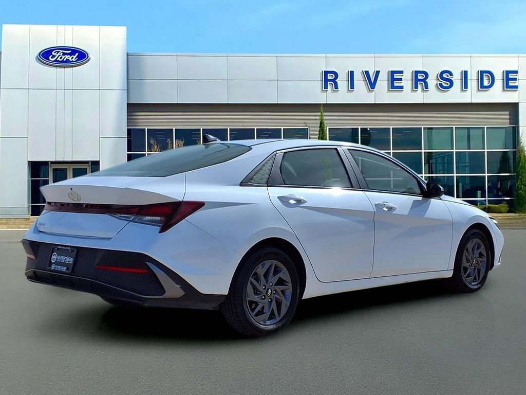 Used 2024 Hyundai Elantra SEL image 6