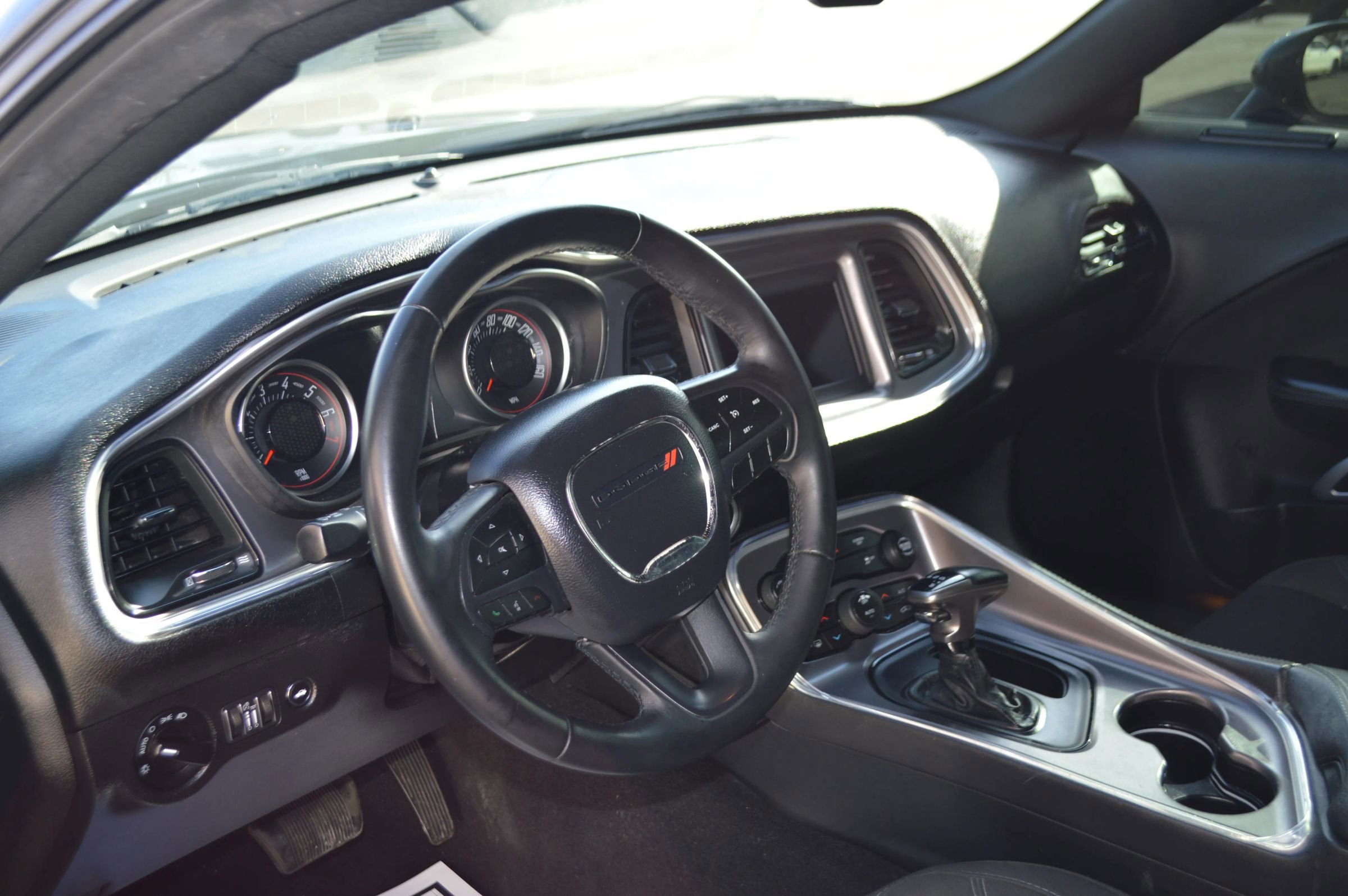 Used 2019 Dodge Challenger SXT image 11