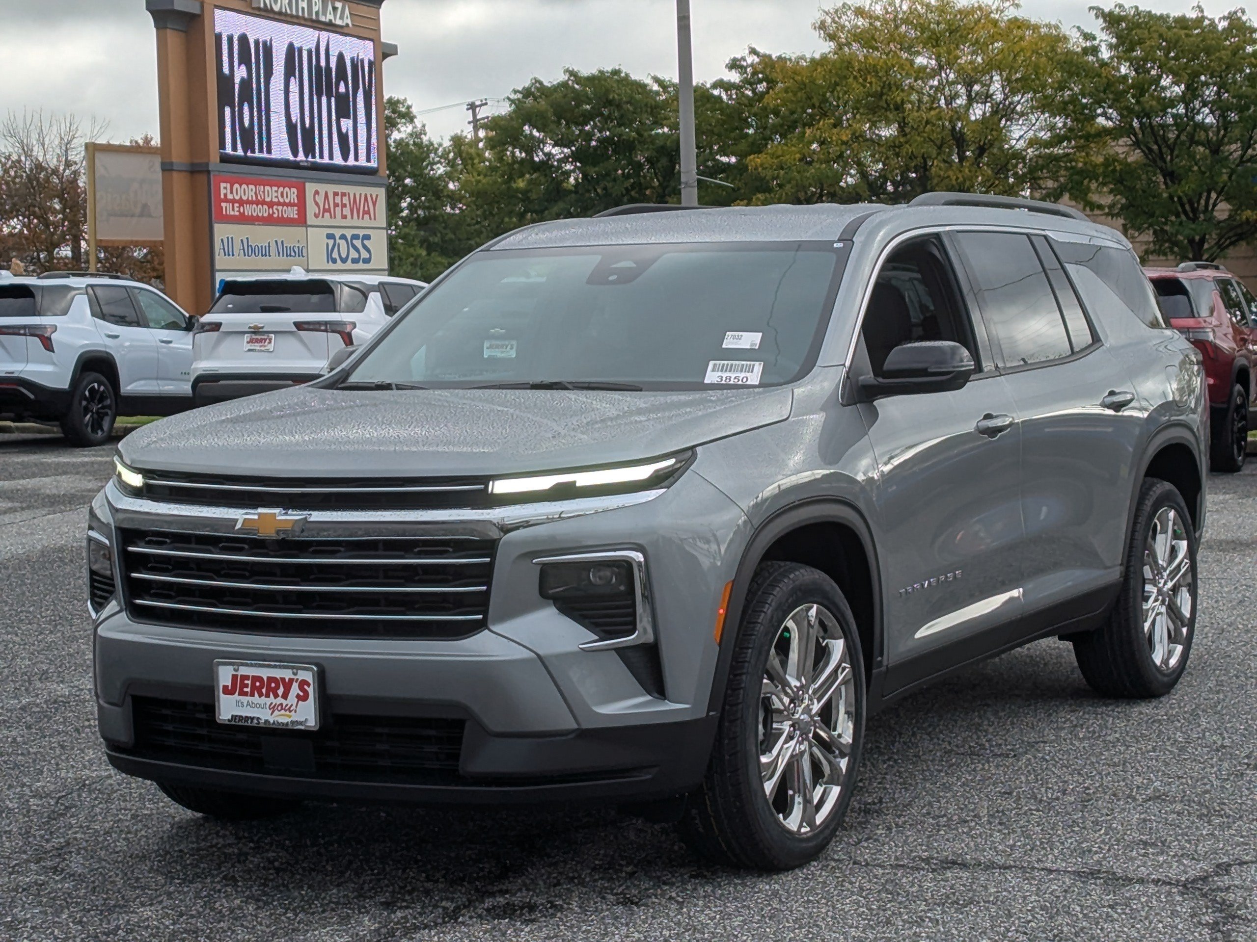 New 2027 Chevrolet Traverse LT FWD image 4