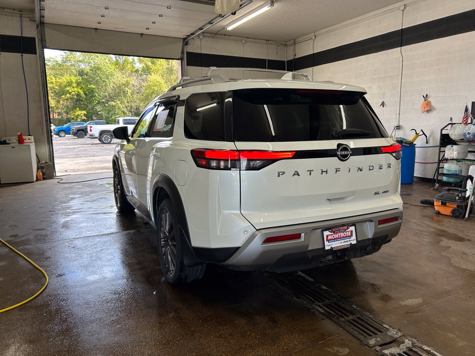 Used 2023 Nissan Pathfinder SL w/ SL Premium Package AWD/4WD image 4