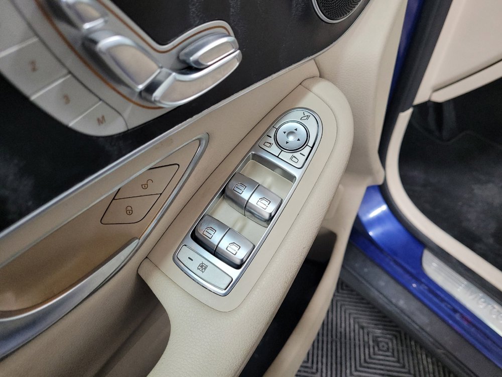 Used 2018 Mercedes-Benz GLC 300 4MATIC w/ Multimedia Package image 27