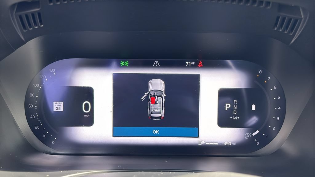 Certified 2025 Volvo XC60 B5 Plus AWD/4WD image 15
