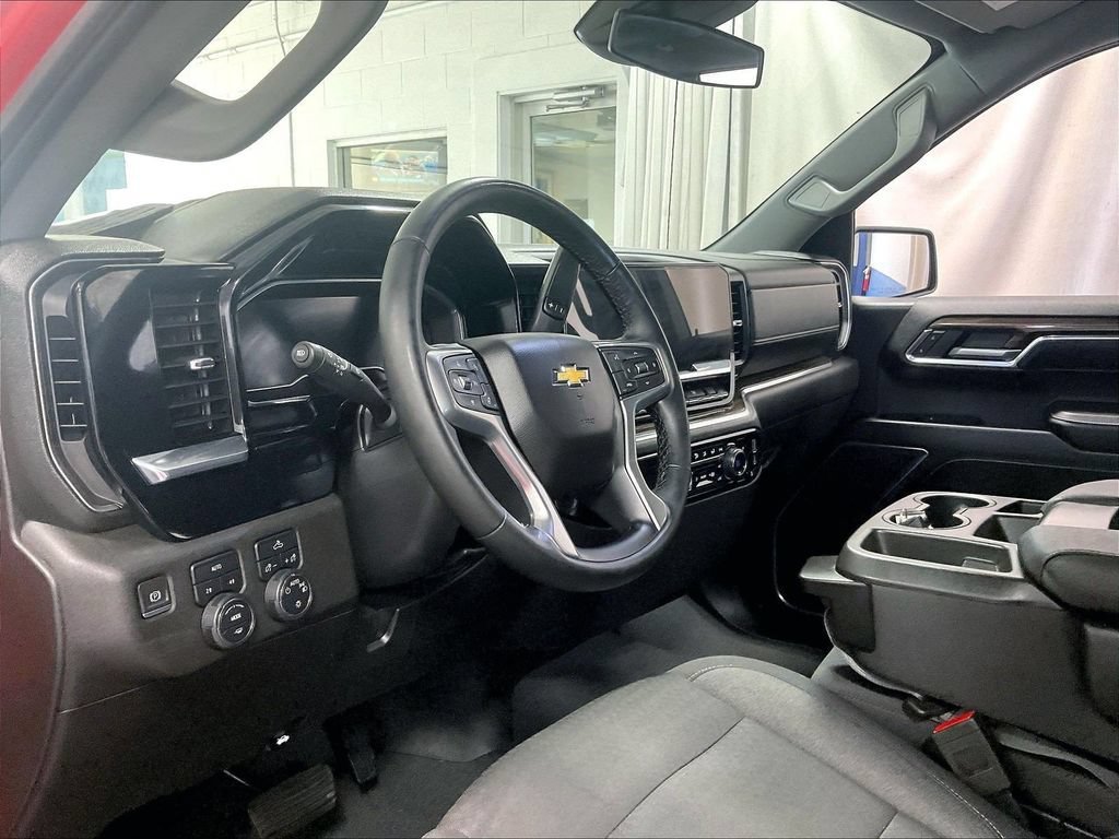 Used 2023 Chevrolet Silverado 1500 LT AWD/4WD image 8