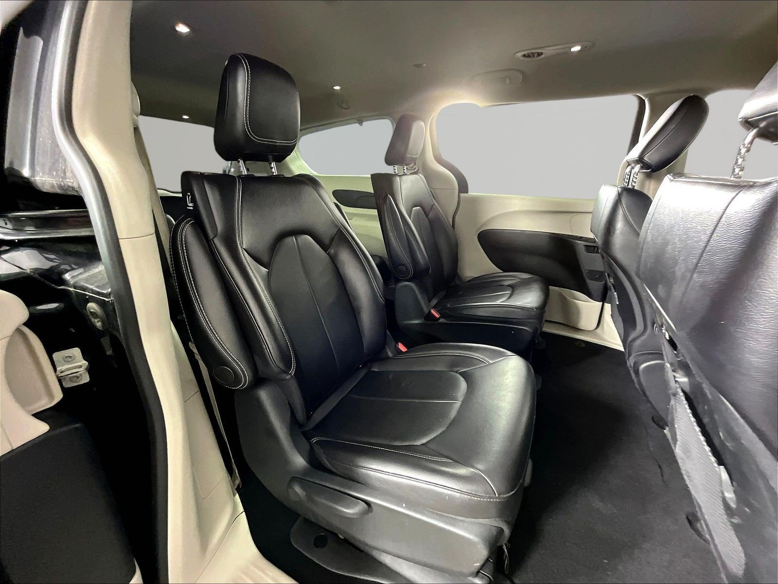 Used 2022 Chrysler Pacifica Touring-L FWD image 22