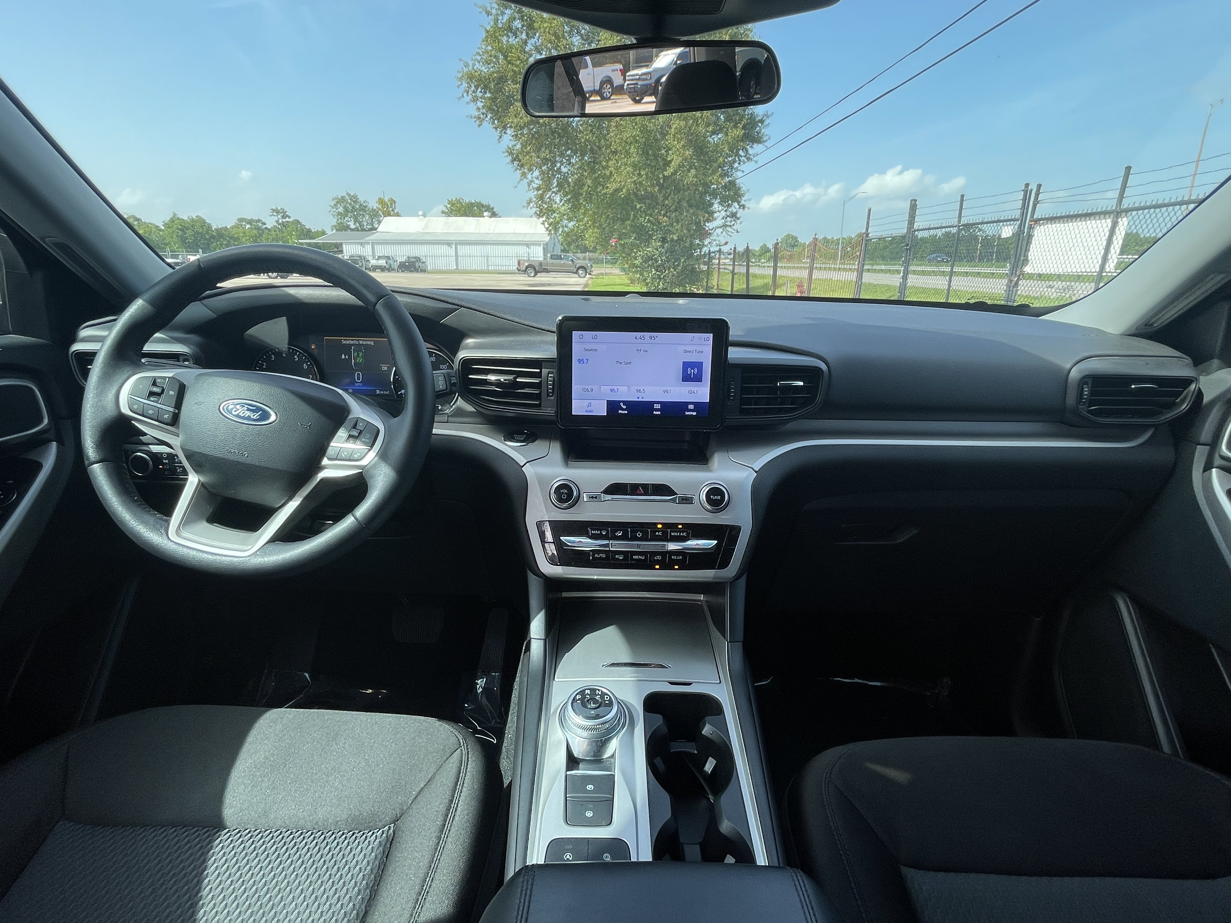 Used 2024 Ford Explorer XLT RWD image 32
