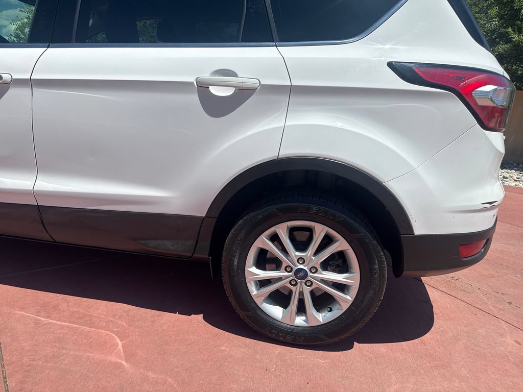Used 2018 Ford Escape SE w/ SE Sync 3 Package AWD/4WD image 34