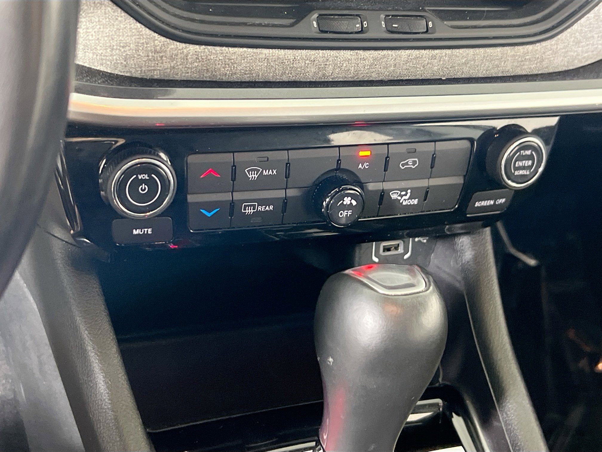 Used 2022 Jeep Compass Latitude w/ Sun and Sound Group AWD/4WD image 15