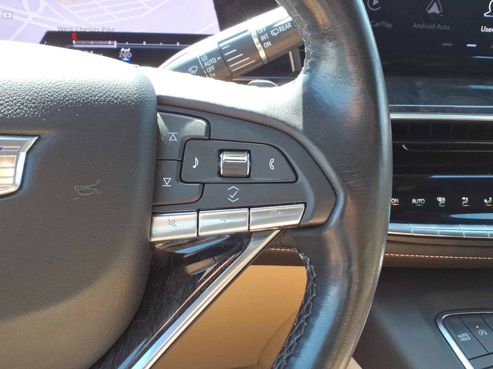 Used 2023 Cadillac Escalade Premium Luxury AWD/4WD image 16