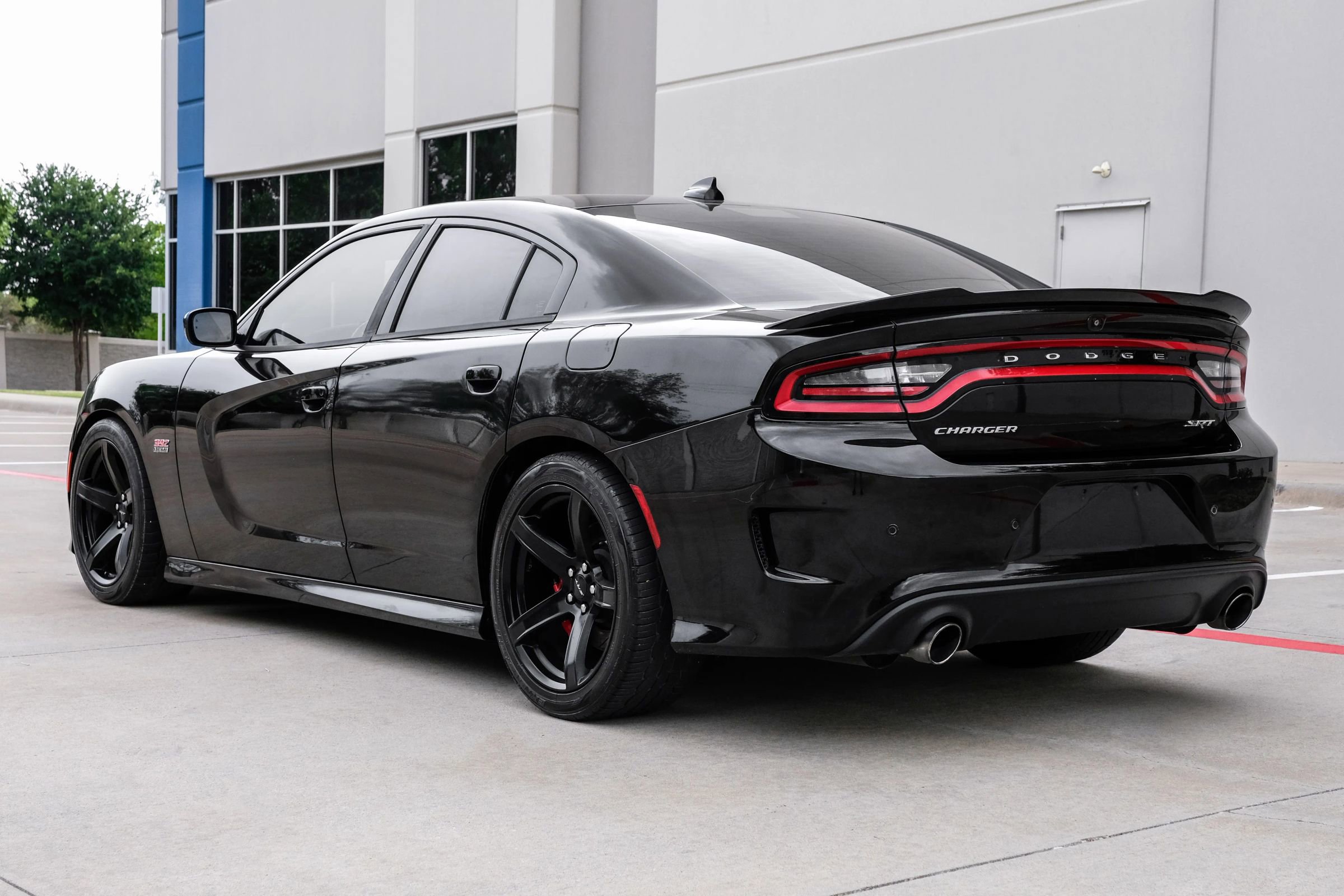 Used 2018 Dodge Charger SRT w/ Harman/Kardon Audio Group RWD image 8