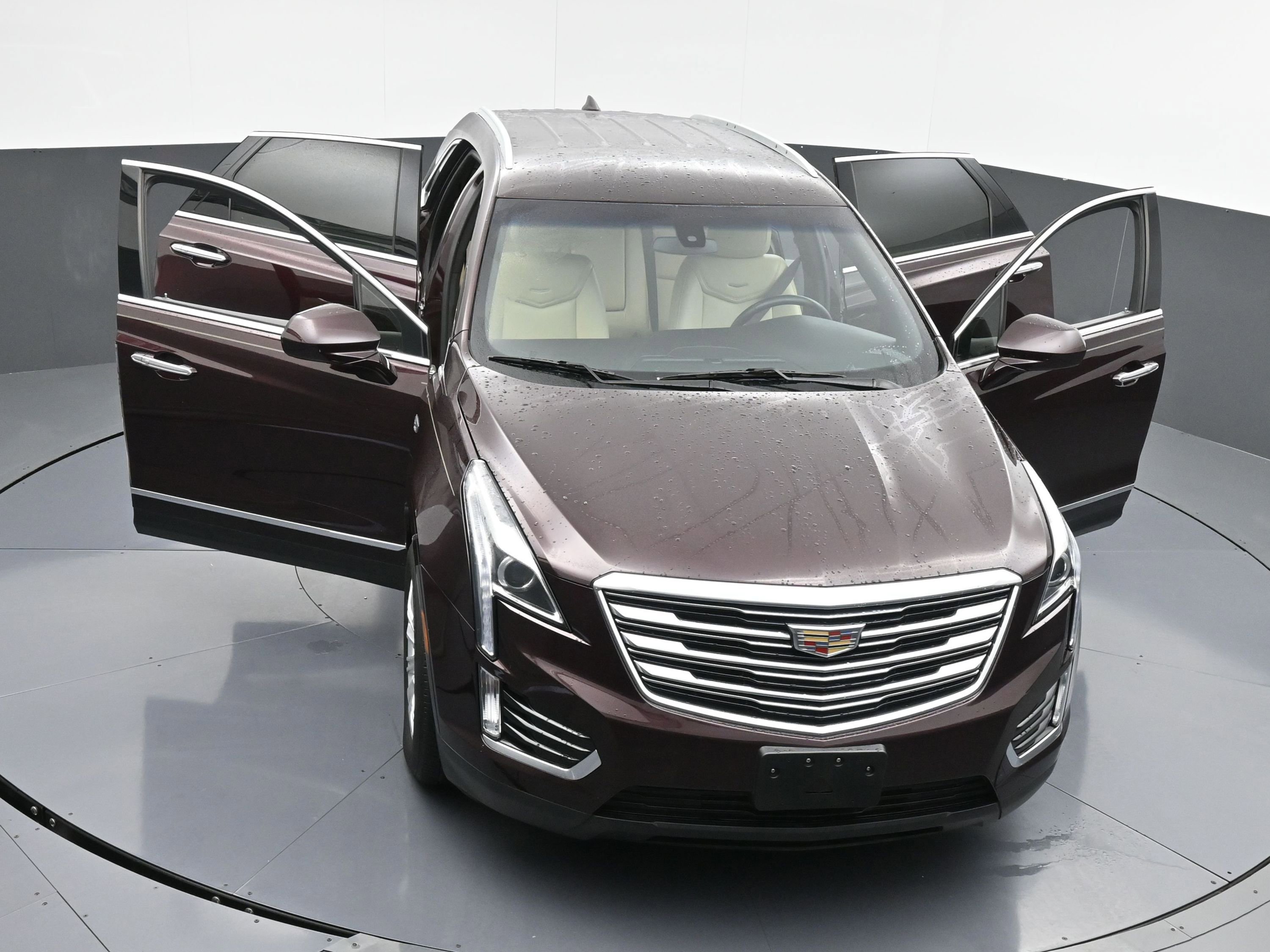 Used 2018 Cadillac XT5 FWD image 39