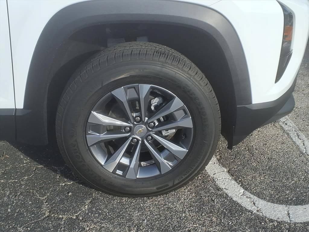New 2027 Chevrolet Equinox LT w/ Convenience Package II FWD image 11