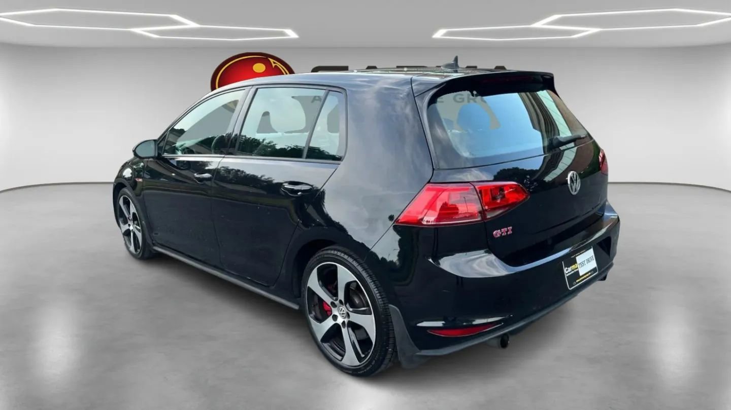 Used 2017 Volkswagen GTI SE FWD image 3