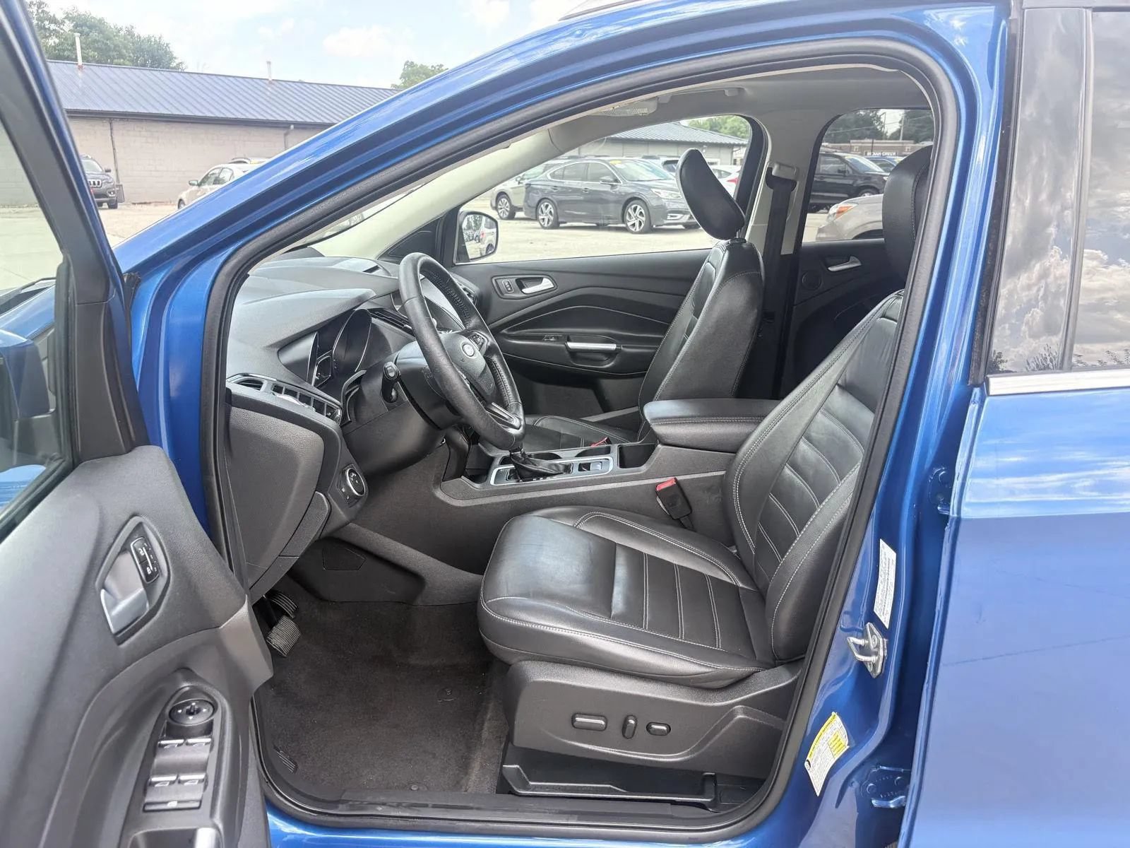 Used 2018 Ford Escape Titanium w/ Ford Safe & Smart Package AWD/4WD image 11