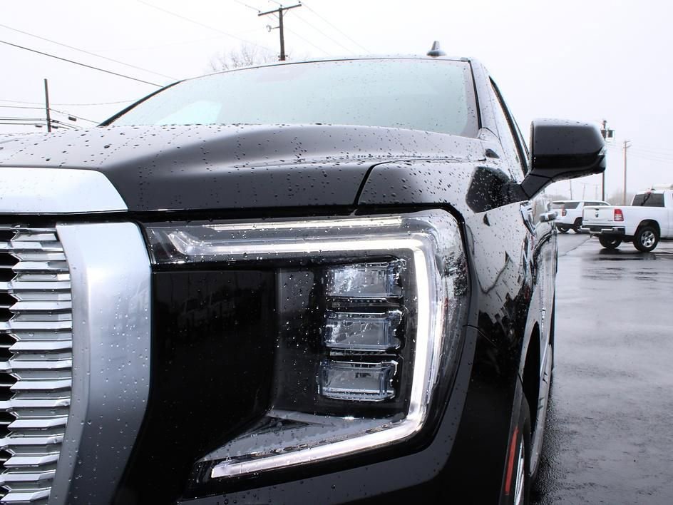 Used 2023 GMC Yukon XL Denali w/ Advanced Technology Package image 8
