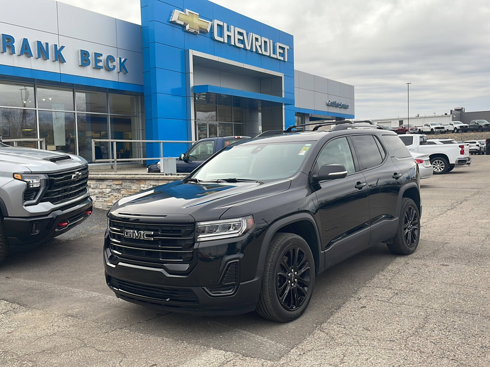 Used 2023 GMC Acadia SLE w/ Driver Convenience Package