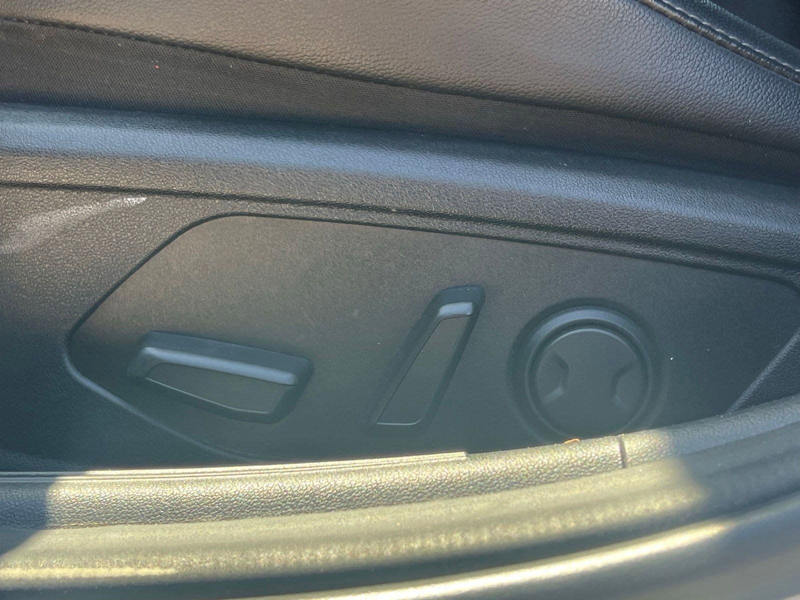 Certified 2025 Hyundai Elantra Limited FWD image 25