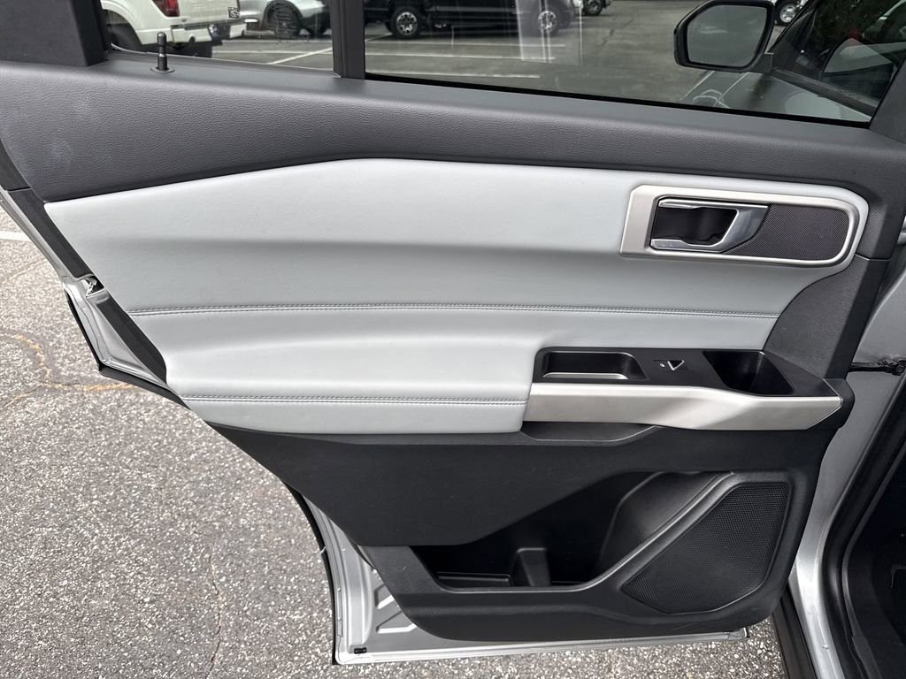 Used 2022 Ford Explorer XLT w/ Equipment Group 202A image 25