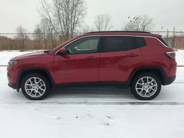 Used 2023 Jeep Compass Latitude AWD/4WD image 6