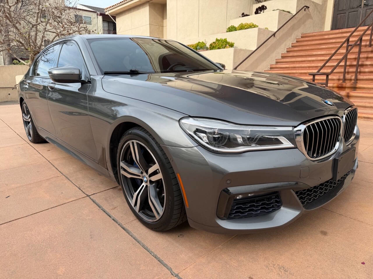 Used 2018 BMW 750i image 1