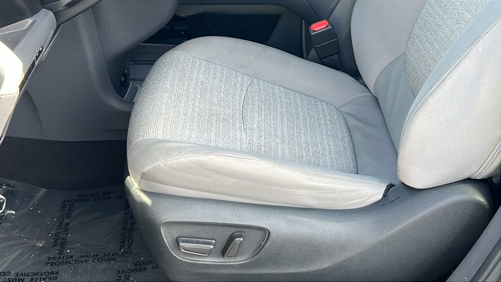 Used 2024 Toyota Sienna LE image 17