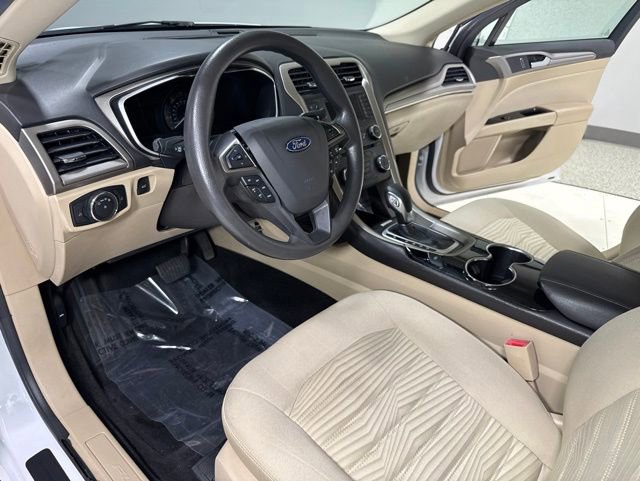 Used 2016 Ford Fusion SE FWD image 10