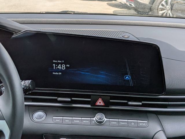 Certified 2025 Hyundai Elantra SEL image 17