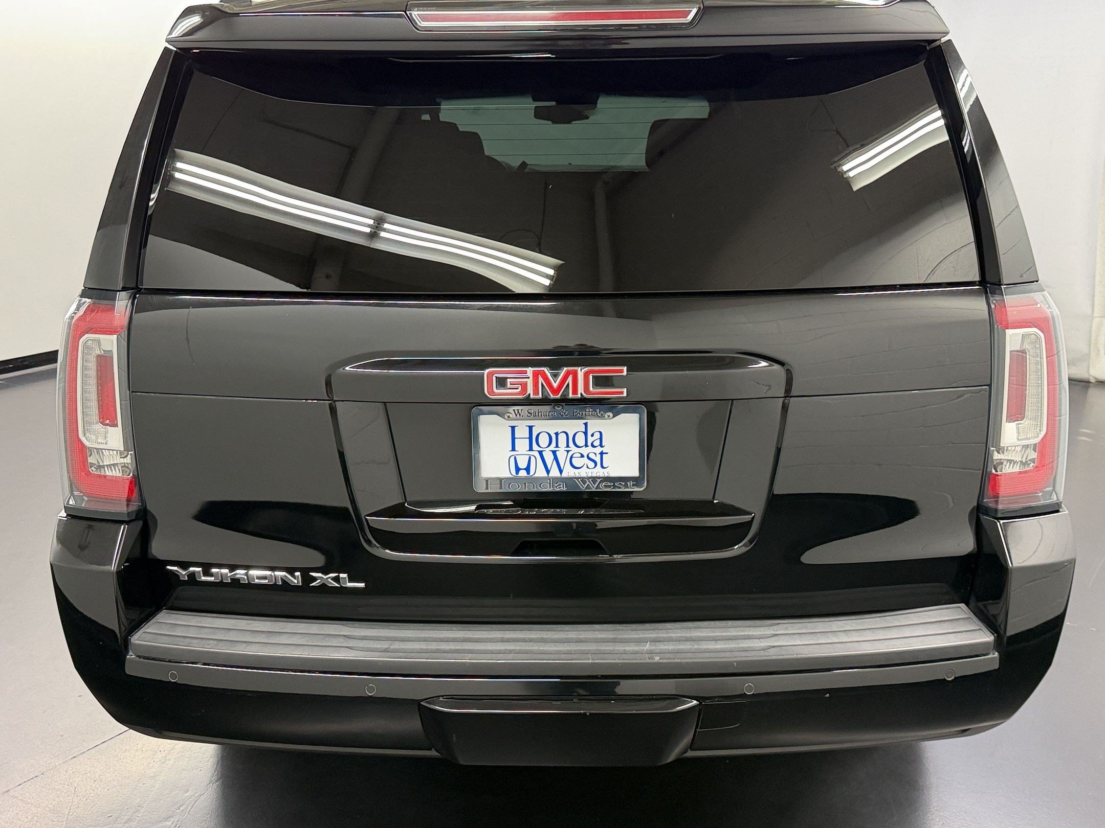 Used 2018 GMC Yukon XL SLT w/ Open Road Package AWD/4WD image 10