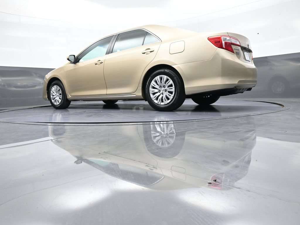 Used 2012 Toyota Camry LE FWD image 30