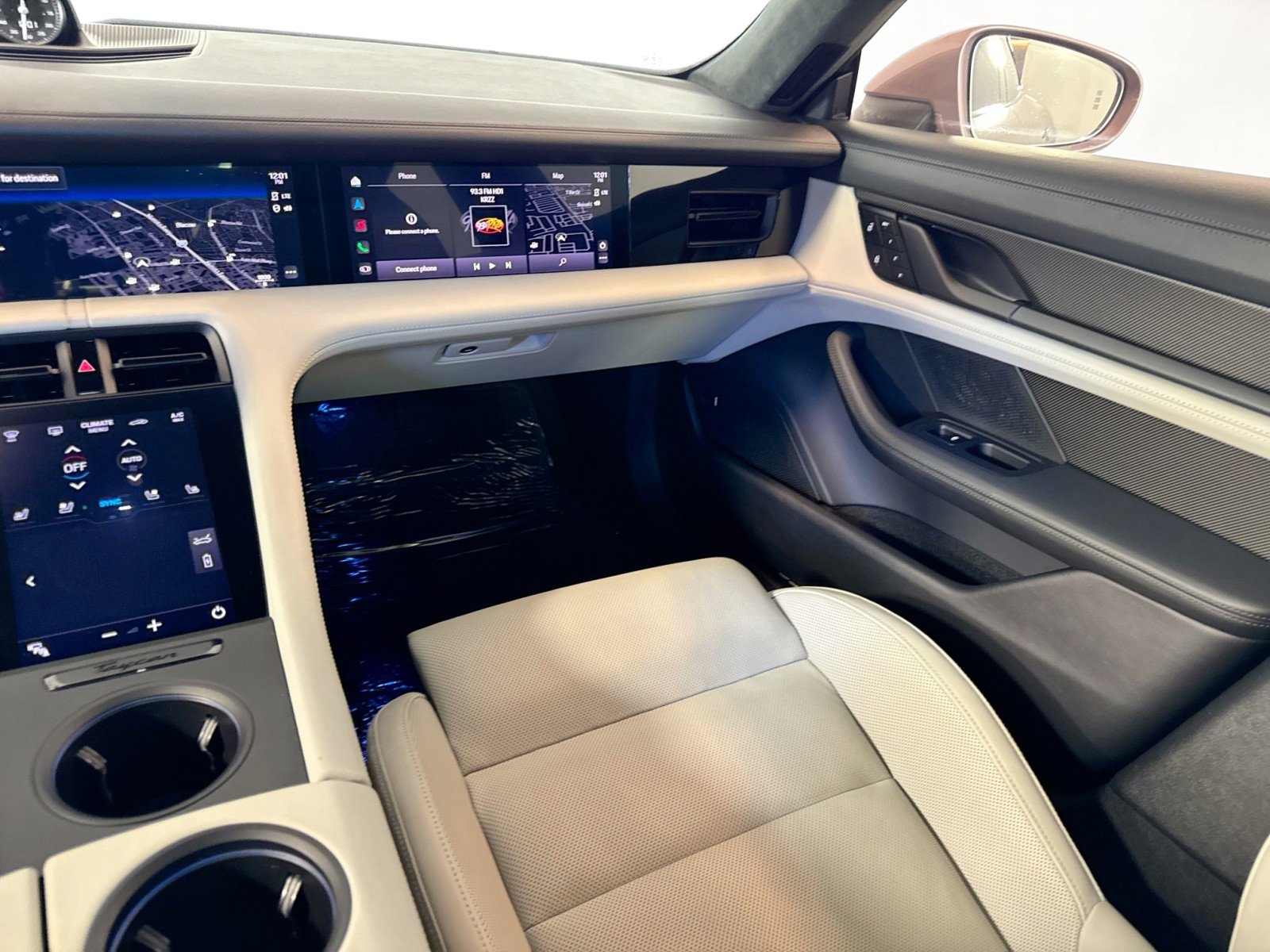 Certified 2022 Porsche Taycan GTS w/ Premium Package (P6U) image 21