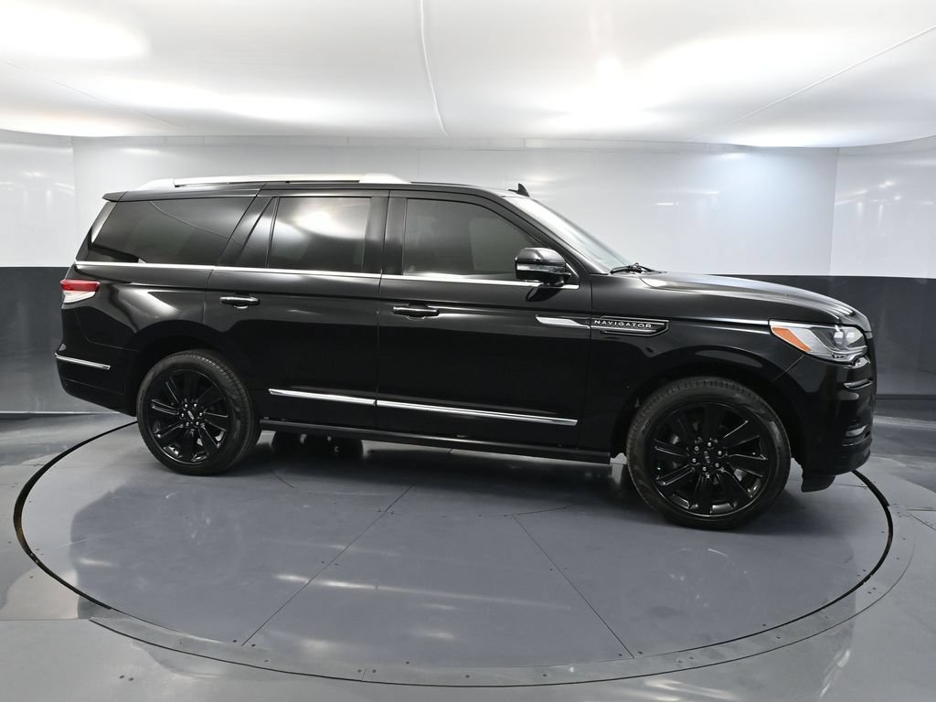 Used 2024 Lincoln Navigator Reserve w/ Equipment Group 201A AWD/4WD image 4