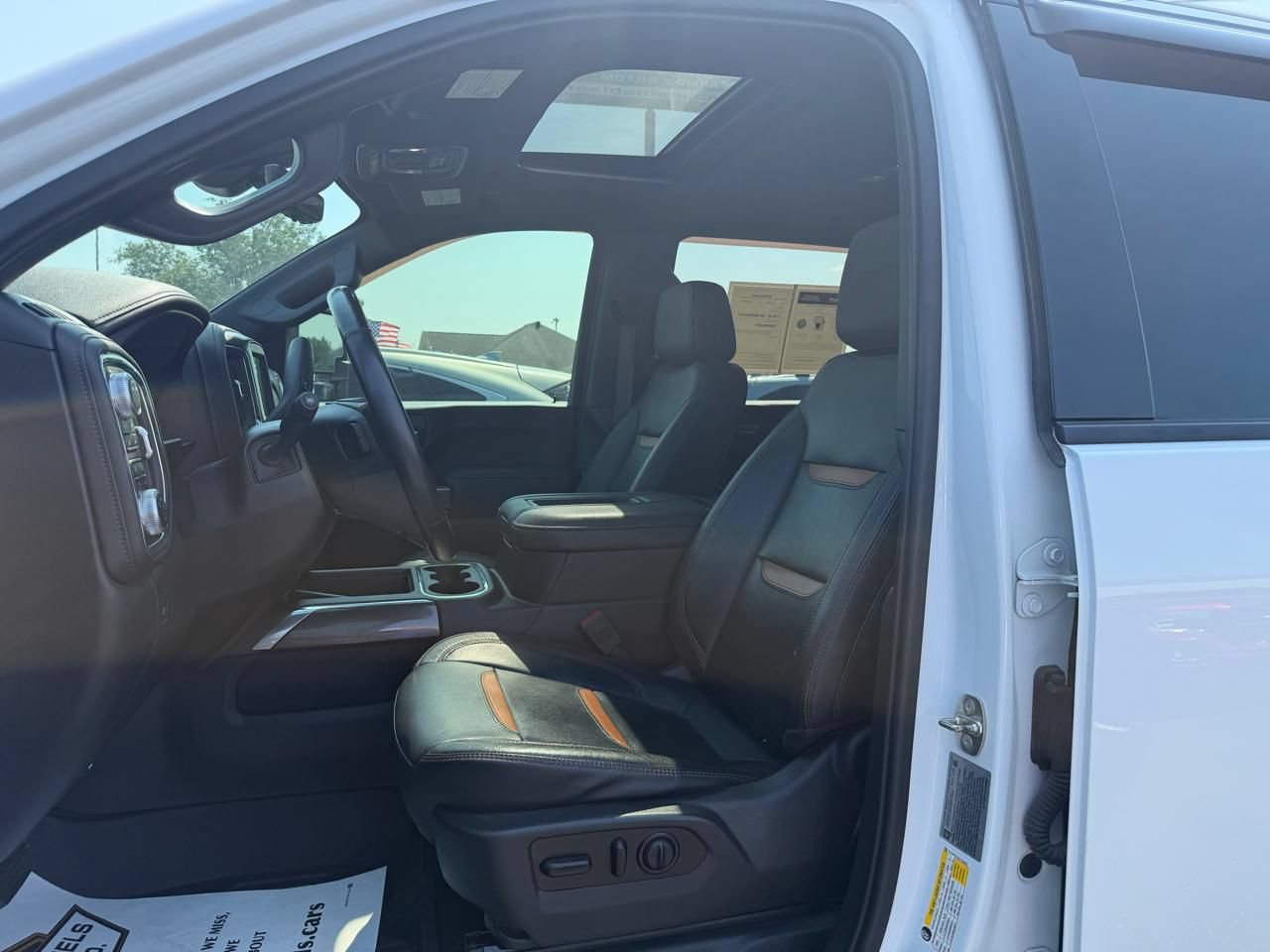 Used 2020 GMC Sierra 2500 AT4 w/ AT4 Premium Package AWD/4WD image 17