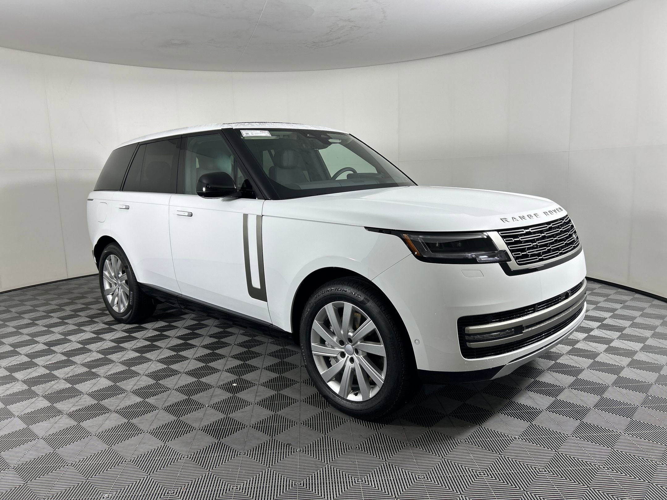 New 2025 Land Rover Range Rover SE image 5