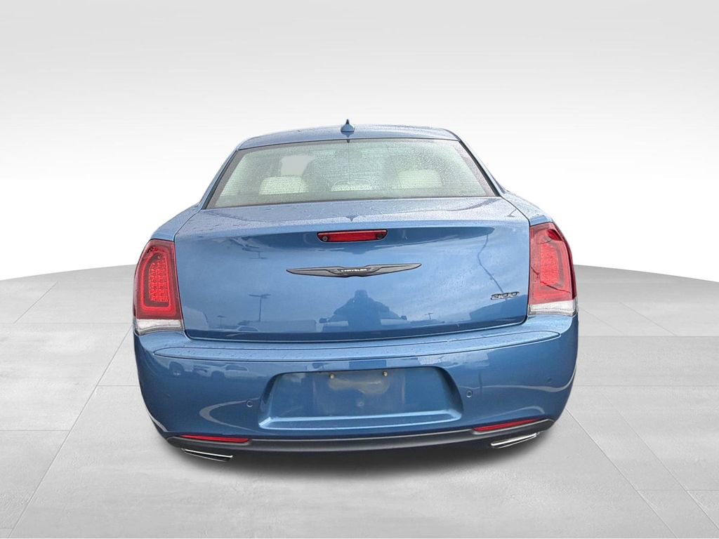 Used 2022 Chrysler 300 Touring L RWD image 3