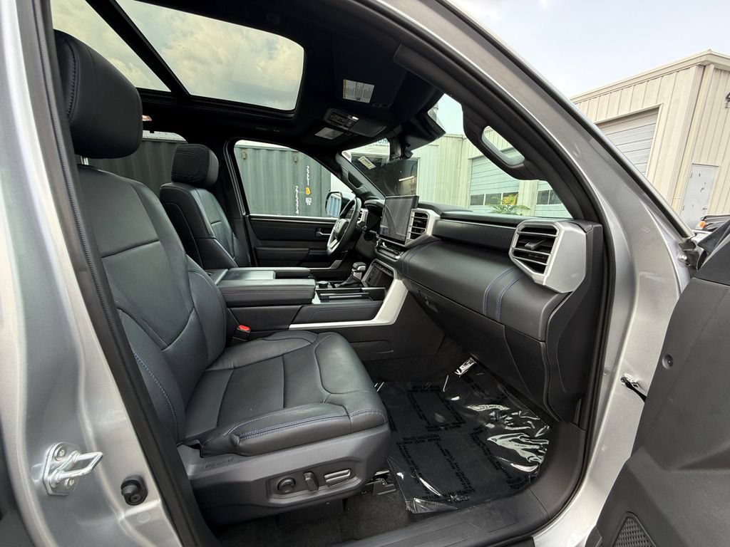 Used 2025 Toyota Sequoia Platinum AWD/4WD image 30