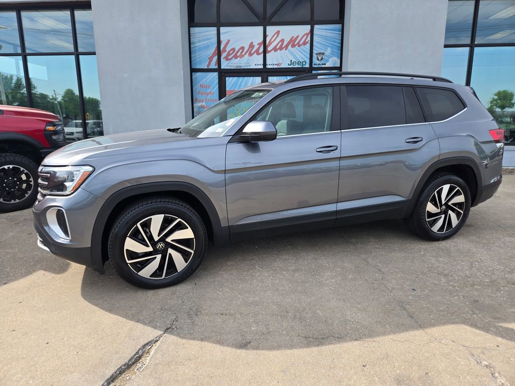 Used 2024 Volkswagen Atlas SE AWD/4WD image 4